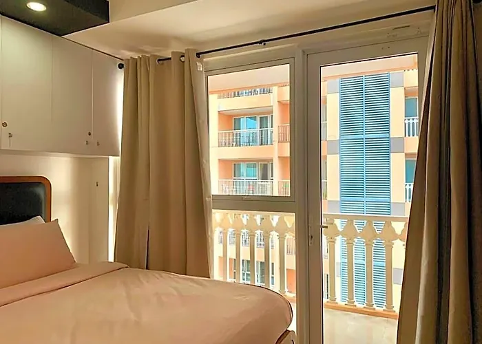 호텔 Luxury 1br Unit With Pool At Venice Luxury Residences, Mckinley Hill, Taguig