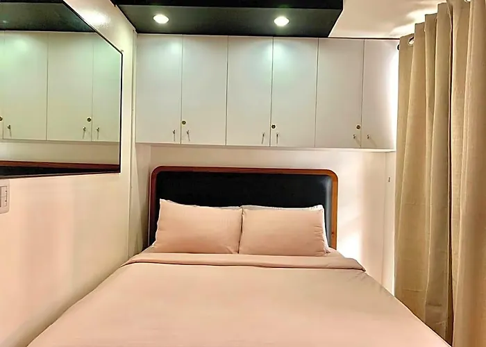 호텔 Luxury 1br Unit With Pool At Venice Luxury Residences, Mckinley Hill, Taguig 마닐라